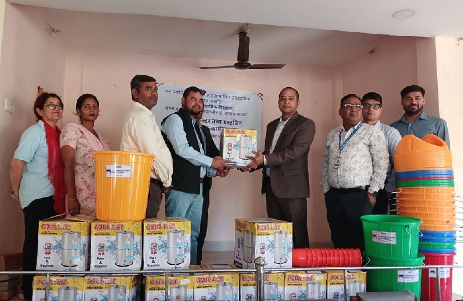 माछापुच्छ्रे क्यापिटलद्वारा “श्री आदर्श माध्यमिक विद्यालय” लाई सहयोग 